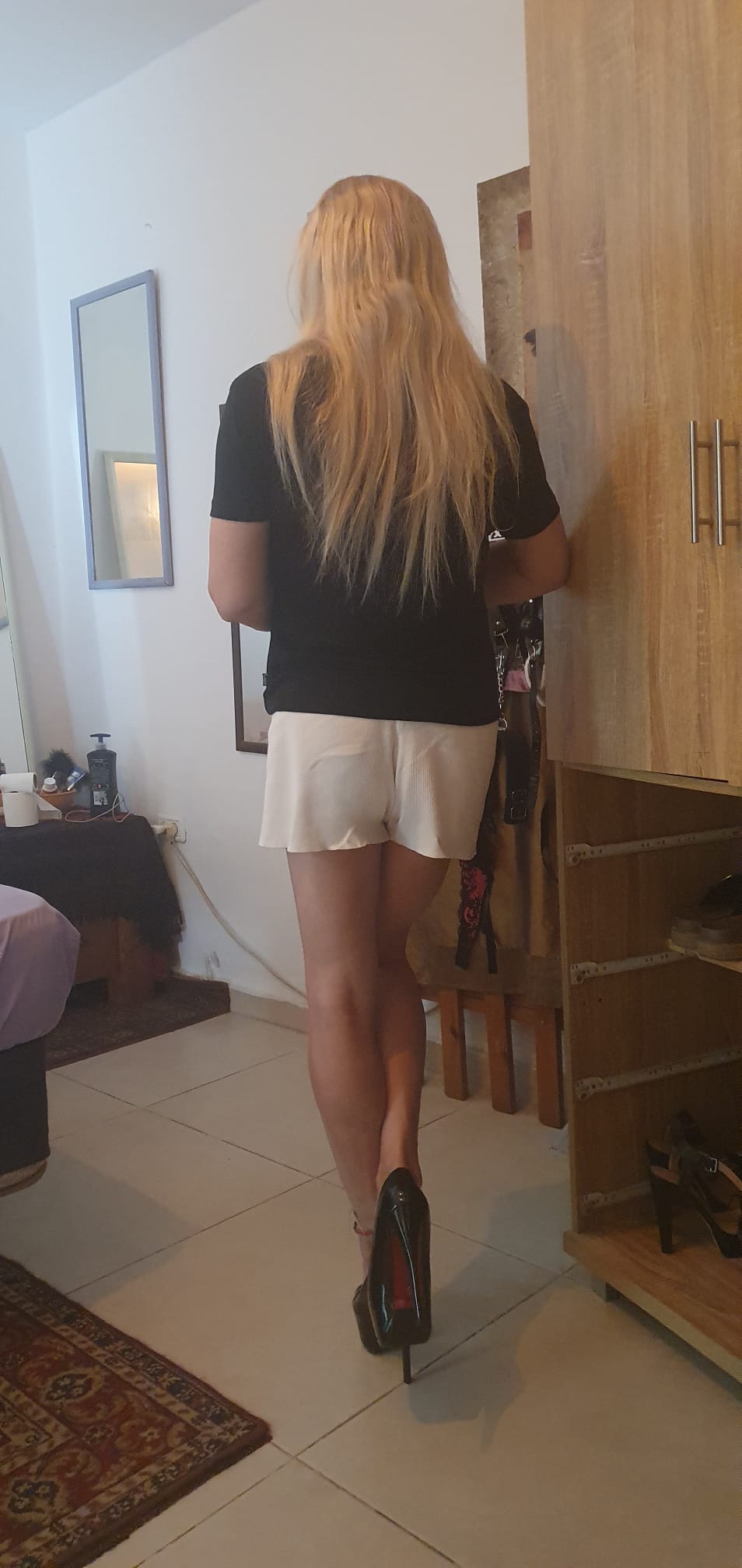 בחורה כוסית -בתל אביב