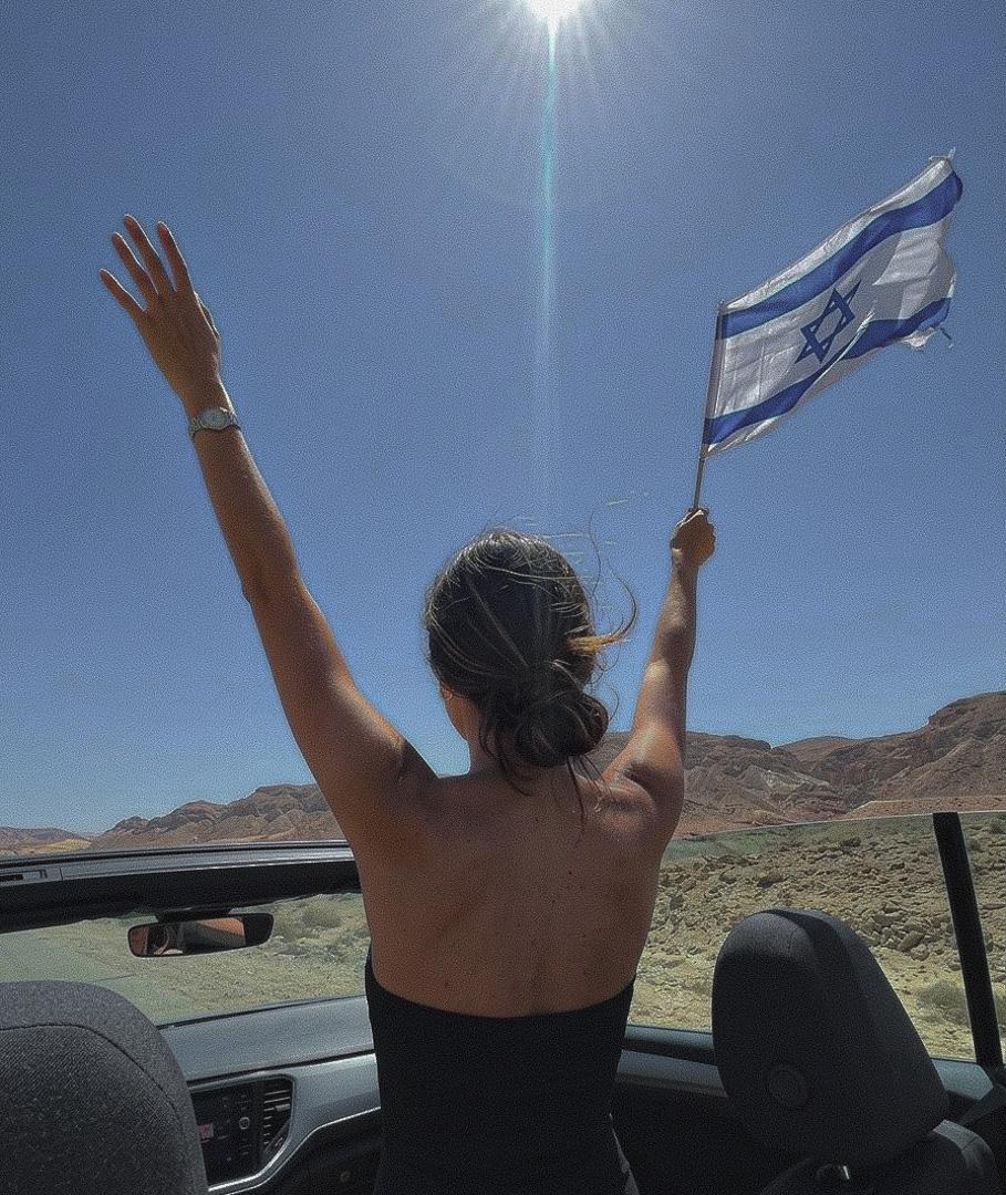 תל אביב – בחורה מושכת